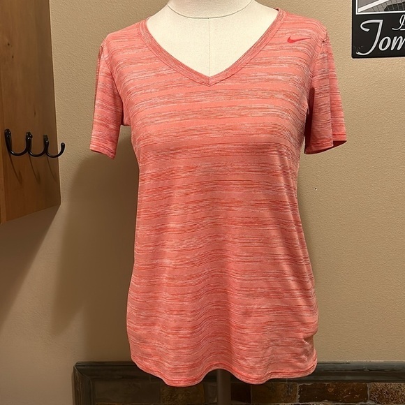 NIKE DRI- Fit Red & White Micro- Striped Short Sleeve T Shirt Women’s Medium - Picture 1 of 9